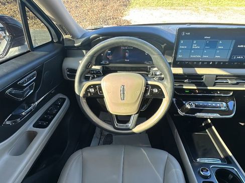 Used 2025 Lincoln Corsair FWD image 17