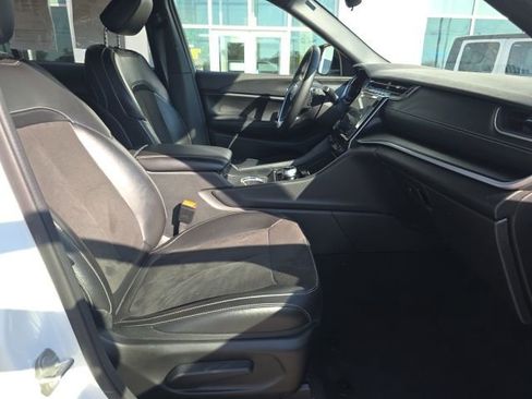 Certified 2024 Jeep Grand Cherokee L Laredo image 31