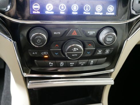 Used 2019 Jeep Grand Cherokee Limited AWD/4WD image 23