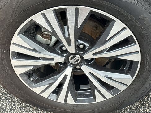 Used 2021 Nissan Rogue SV w/ Premium Package AWD/4WD image 9