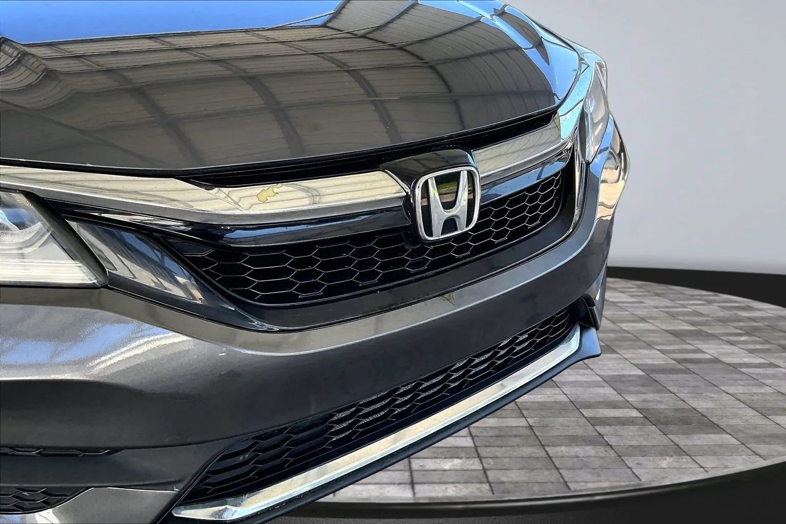 Used 2017 Honda Accord Sport image 29