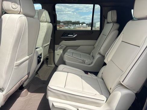 New 2026 GMC Yukon XL Denali w/ Sun & Power Step Package AWD/4WD image 28