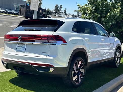 Certified 2024 Volkswagen Atlas Cross Sport SE AWD/4WD image 4