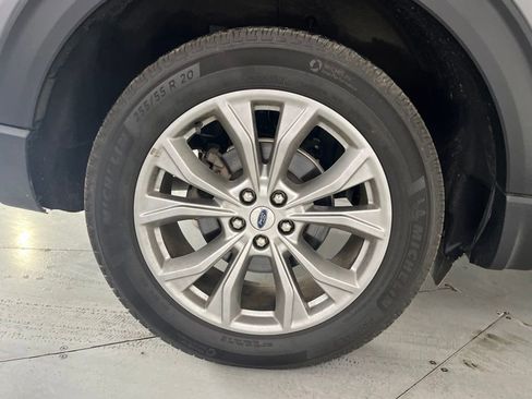Used 2023 Ford Explorer XLT w/ Equipment Group 202A AWD/4WD image 16