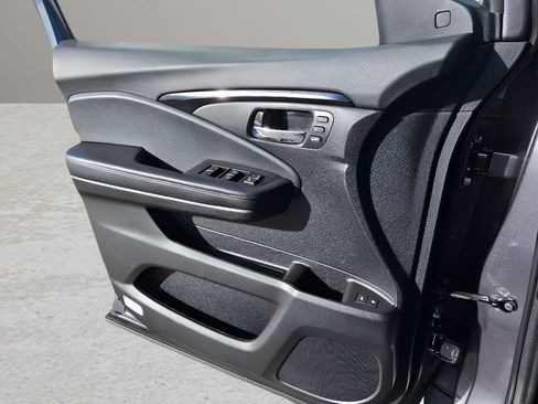 Used 2020 Honda Pilot Elite image 17