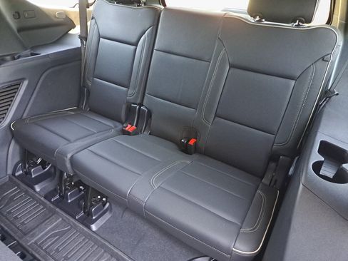 Used 2025 GMC Yukon Elevation AWD/4WD image 13