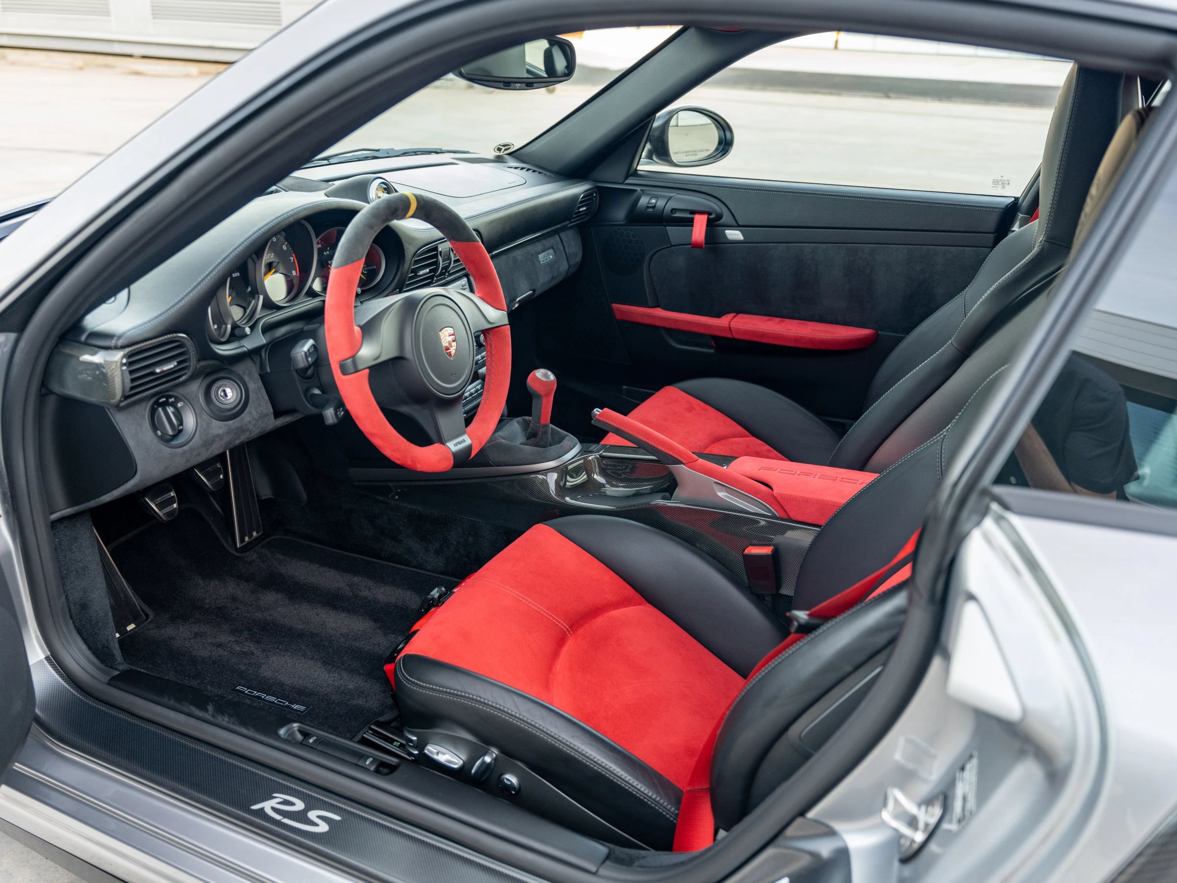 Used 2011 Porsche 911 GT2 RS RWD image 10