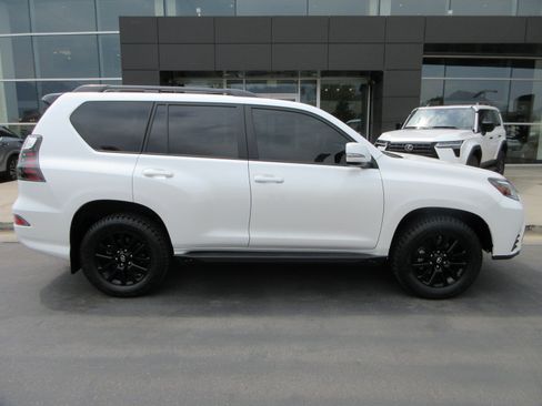 Used 2023 Lexus GX 460 w/ Black Line Special Edition AWD/4WD image 10