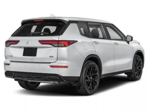 Used 2023 Mitsubishi Outlander SE Black Edition image 2