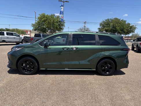 Used 2025 Toyota Sienna XLE Woodland Edition AWD/4WD image 2