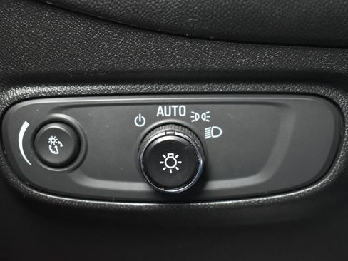 Used 2019 Chevrolet Equinox LT w/ Driver Convenience Package image 16