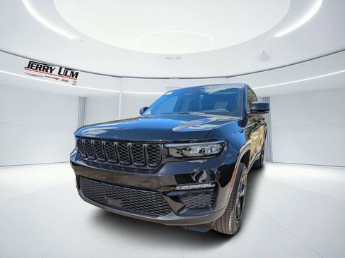 New 2025 Jeep Grand Cherokee Limited w/ Black Appearance Package image 6