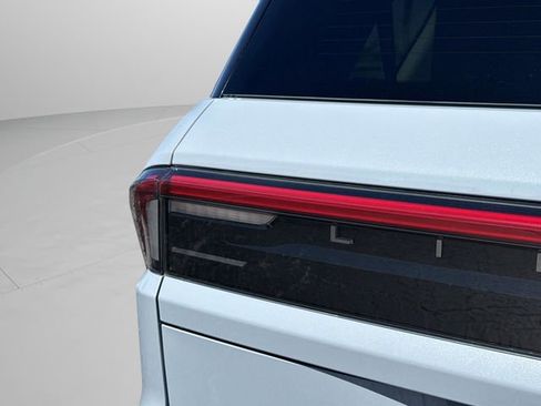 New 2026 Lincoln Navigator L Reserve AWD/4WD image 18
