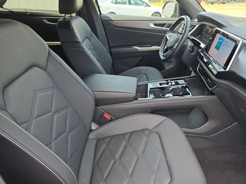 Used 2025 Volkswagen Atlas Cross Sport SE AWD/4WD image 10