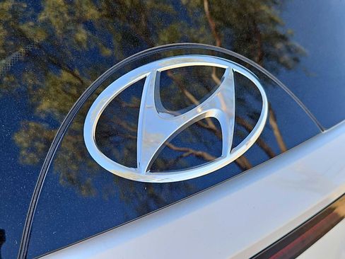 Used 2023 Hyundai Tucson Limited image 12