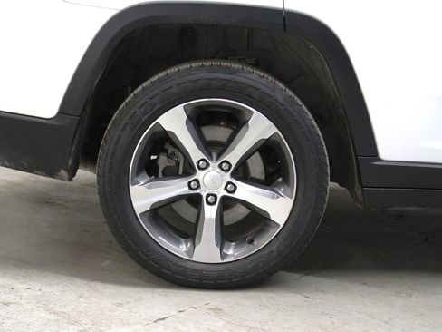 Used 2023 Jeep Grand Cherokee L Limited image 40