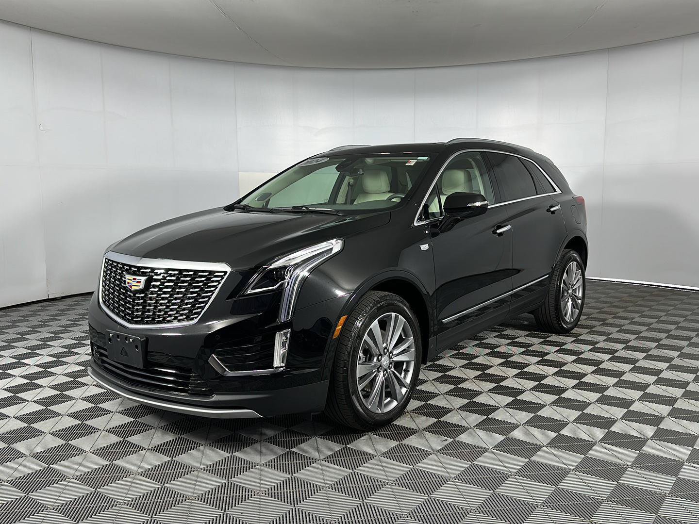 Used 2024 Cadillac XT5 Premium Luxury AWD/4WD image 3
