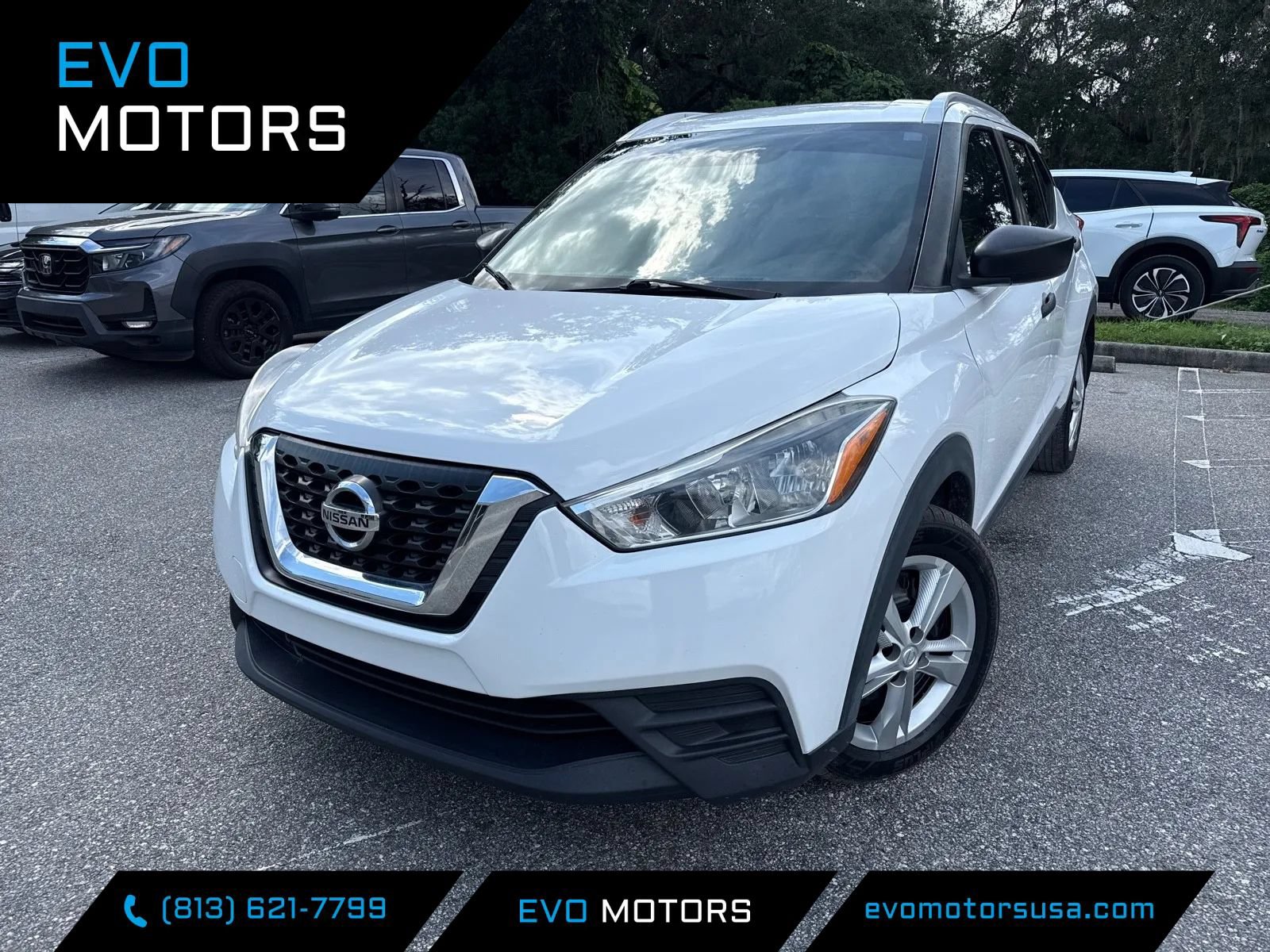 Used 2019 Nissan Kicks S FWD image 1