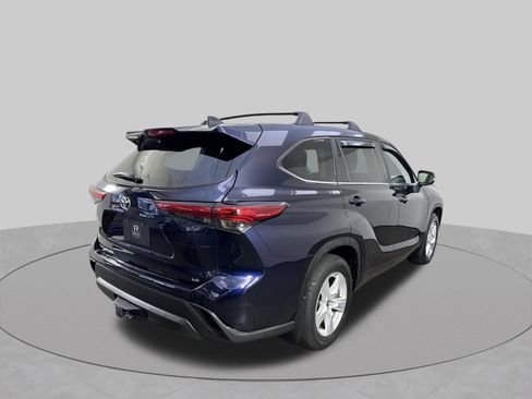 Used 2023 Toyota Highlander LE FWD image 36
