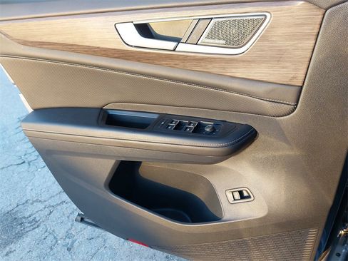 Certified 2024 Volkswagen Atlas SEL Premium R-Line image 23