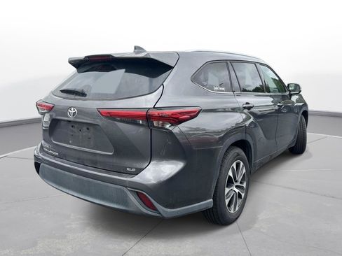 Used 2021 Toyota Highlander XLE FWD image 6