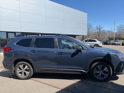 Used 2023 Subaru Ascent Premium w/ Convenience Package image 2