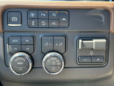 New 2026 Chevrolet Suburban High Country AWD/4WD image 32