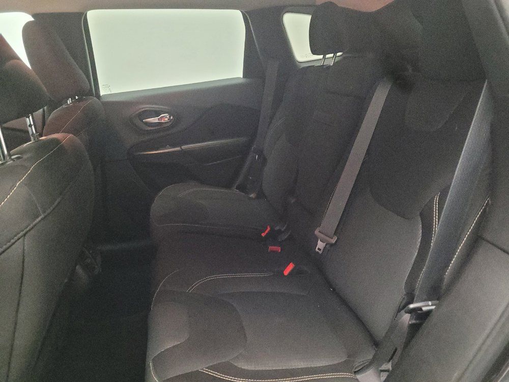 Used 2015 Jeep Cherokee Latitude FWD image 18