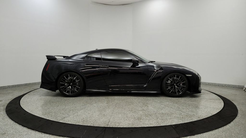 Used 2020 Nissan GT-R Premium w/ Premium Interior Package AWD/4WD image 6