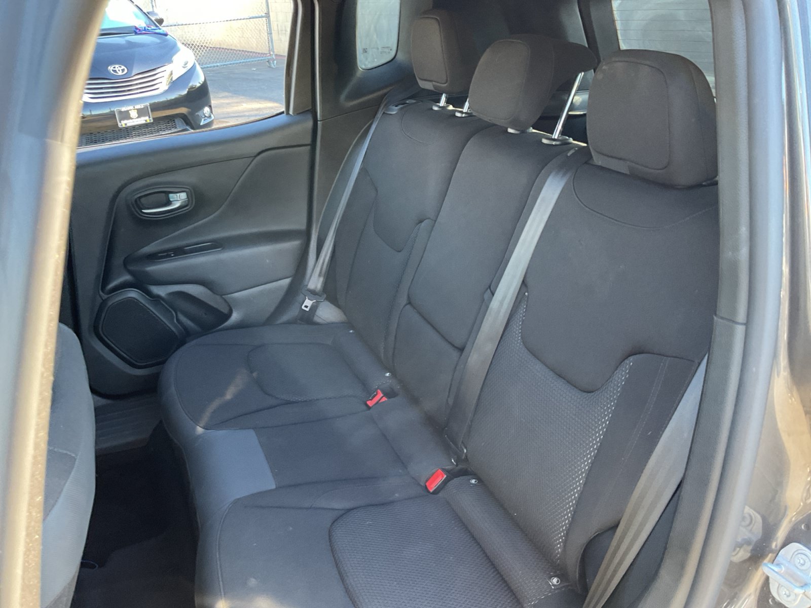 Used 2020 Jeep Renegade Altitude FWD image 19