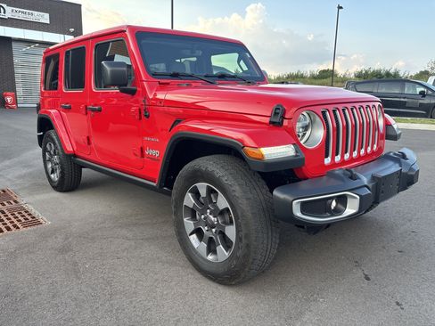 Used 2018 Jeep Wrangler Unlimited Sahara AWD/4WD image 7