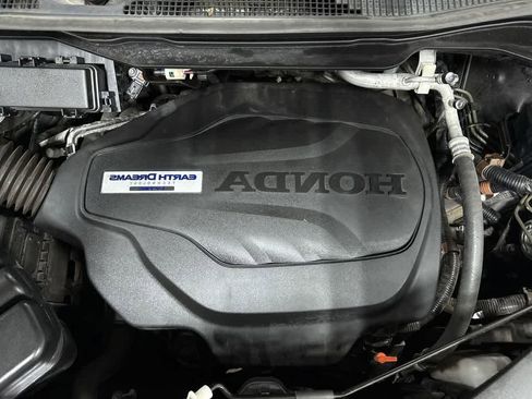 Used 2018 Honda Pilot Touring image 11