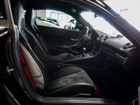 Used 2020 Porsche 718 Cayman GT4 RWD image 31