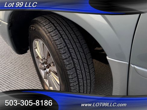 Used 2005 Chrysler Town & Country Touring w/ Luxury Group image 24