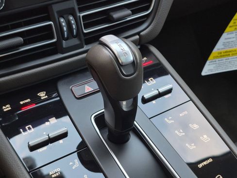 New 2025 Porsche Macan AWD/4WD image 20