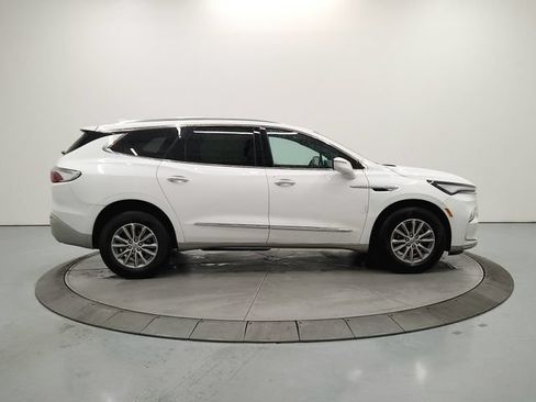 Used 2023 Buick Enclave Essence AWD/4WD image 9