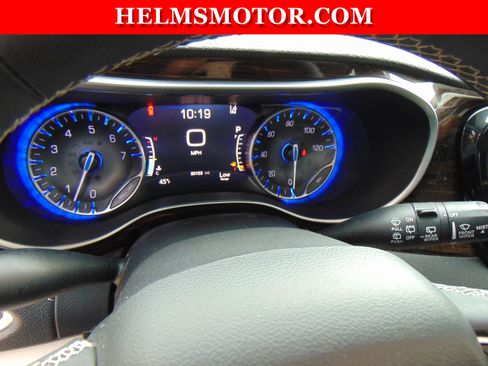 Certified 2022 Chrysler Pacifica Limited w/ Uconnect Theater Family Group image 30