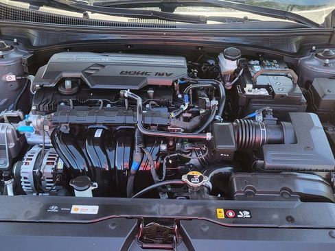 Used 2025 Hyundai Elantra SE image 37