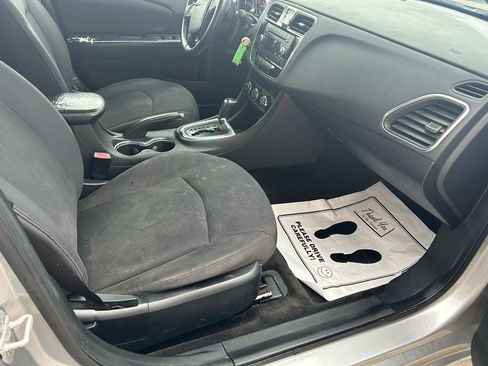 Used 2013 Chrysler 200 LX FWD image 12