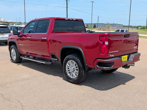Used 2021 Chevrolet Silverado 2500 High Country w/ Technology Package AWD/4WD image 3