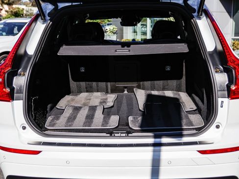 Used 2018 Volvo XC60 T8 R-Design w/ Convenience Package image 29