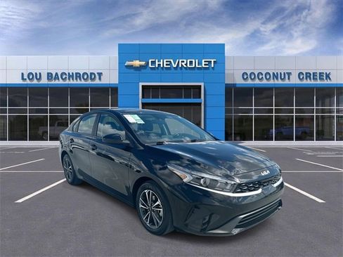 Used 2024 Kia Forte LXS image 2