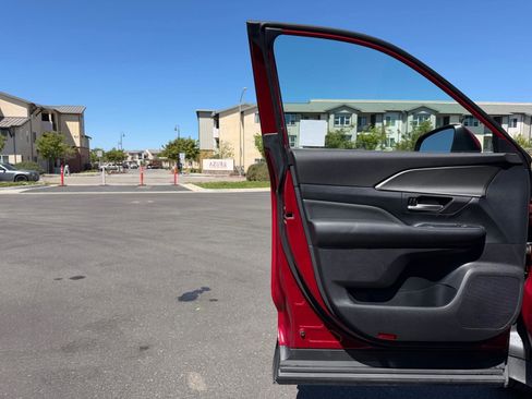 Certified 2024 Toyota Grand Highlander XLE image 14