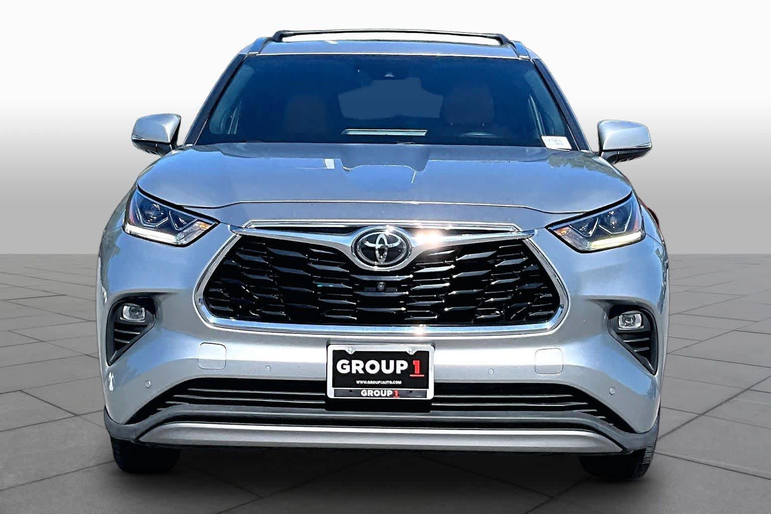 Used 2022 Toyota Highlander Platinum AWD/4WD image 4