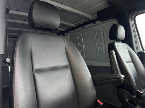 Used 2020 Mercedes-Benz Sprinter 2500 image 17