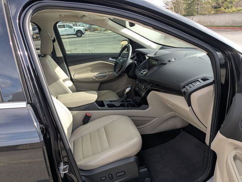 Used 2019 Ford Escape Titanium image 32