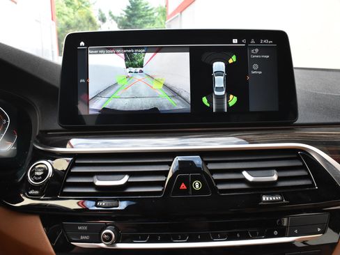 Used 2022 BMW 530i xDrive w/ M Sport Package image 36