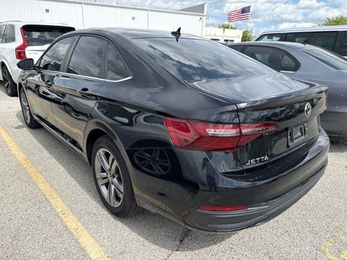Used 2022 Volkswagen Jetta SE FWD image 3