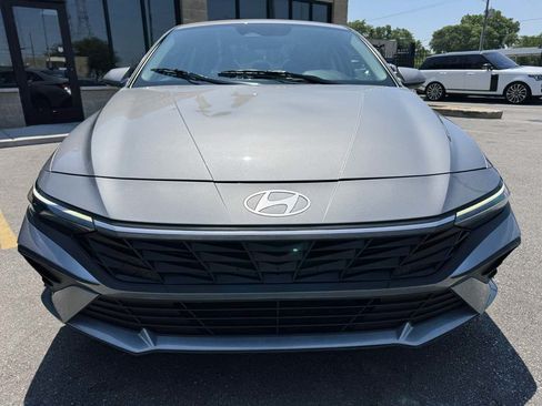 Used 2025 Hyundai Elantra Hybrid FWD image 2