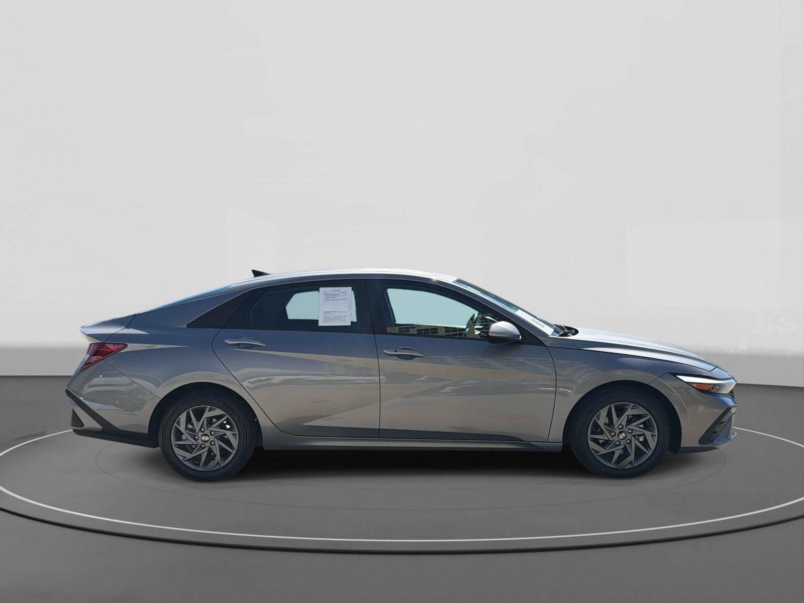 Used 2024 Hyundai Elantra SEL FWD image 3
